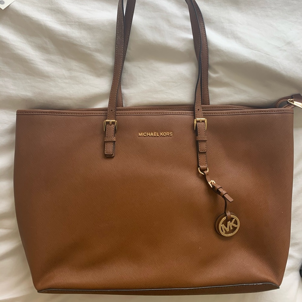 Michael Kors Jet Set Tote (medium)